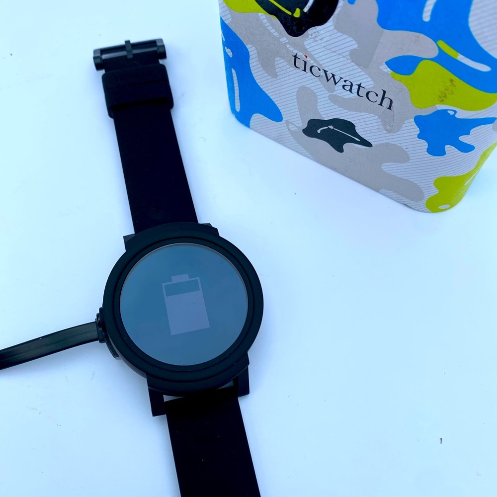 BLACK TIC-WATCH E SMARTWATCH